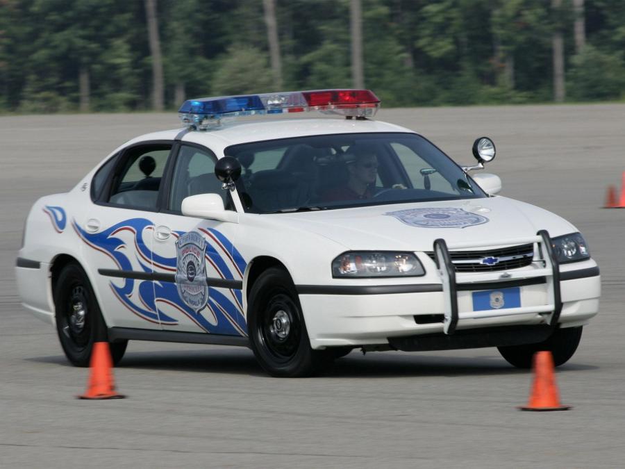  Chevrolet Impala Police Car 2001 года  (фото 16 из 18)